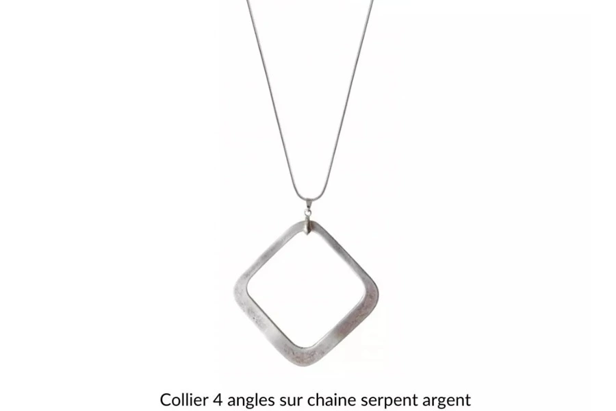 Collier 4 angles